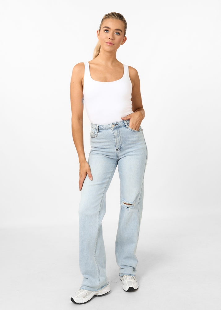 Straight leg destroyed stretch jeans