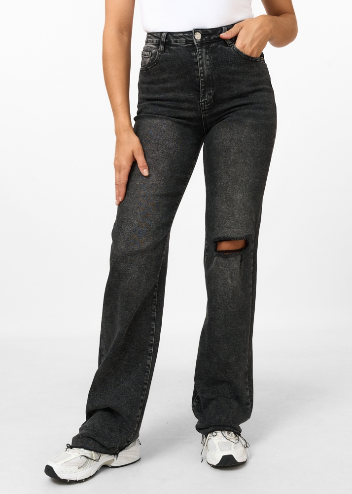 Straight leg destroyed stretch jeans