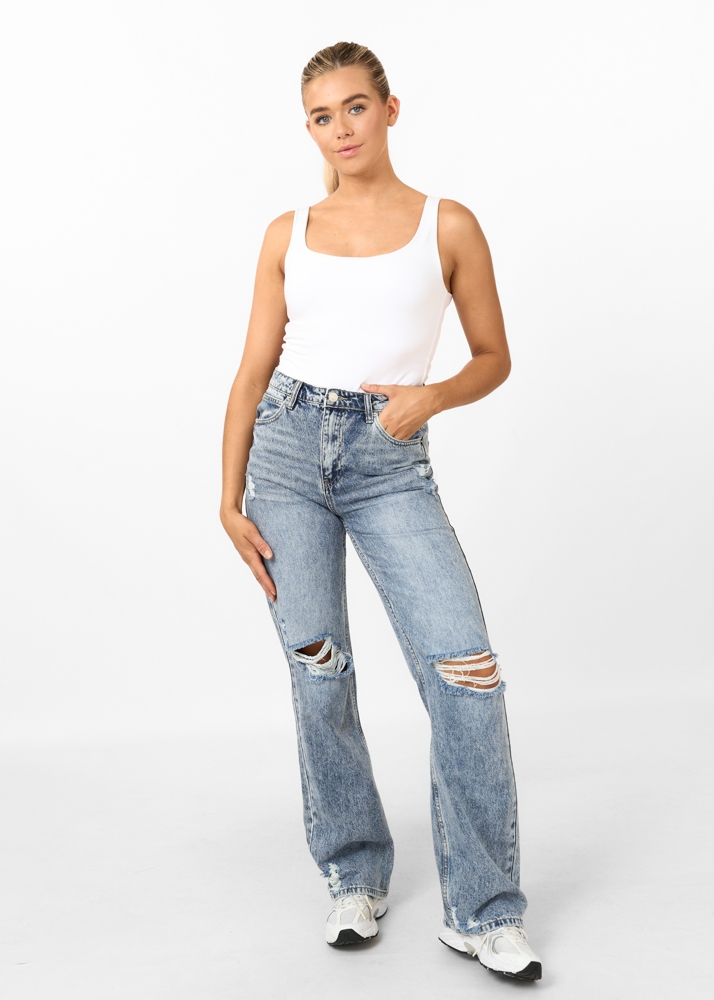 Straight leg 90’s jeans destroyed