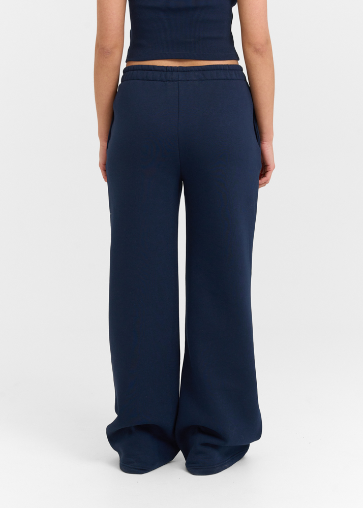 Move sweatpants