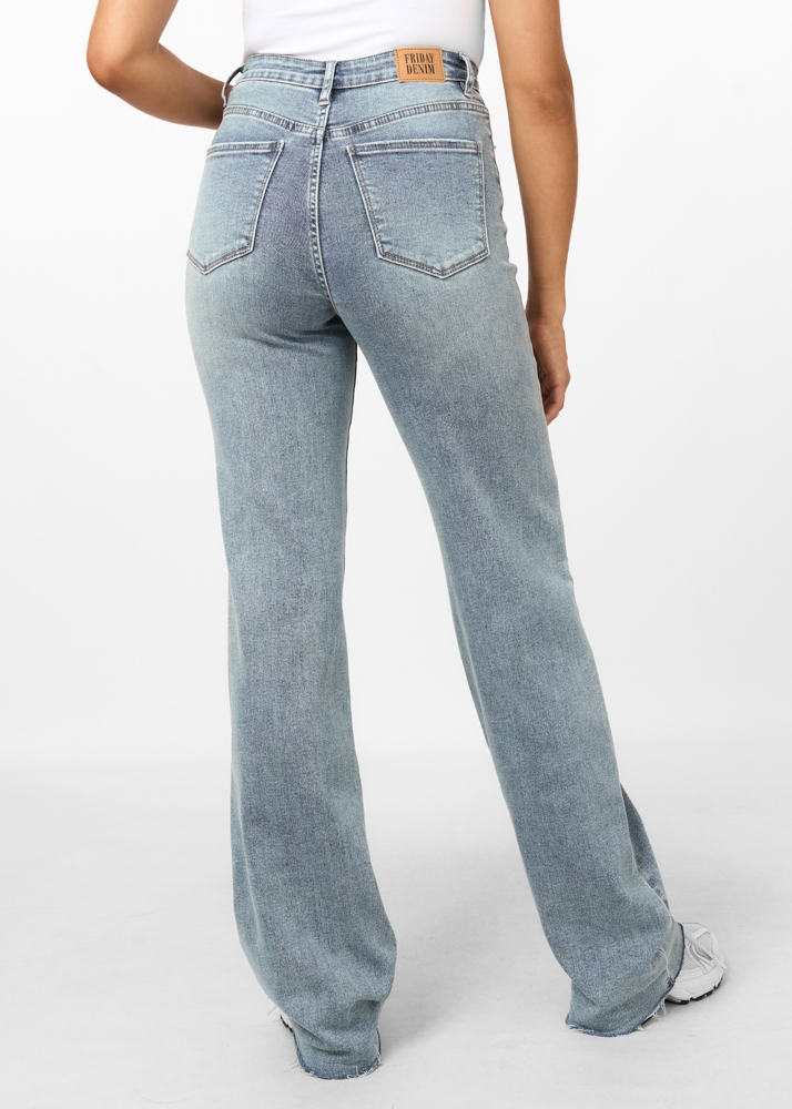 Straight leg destroyed stretch jeans
