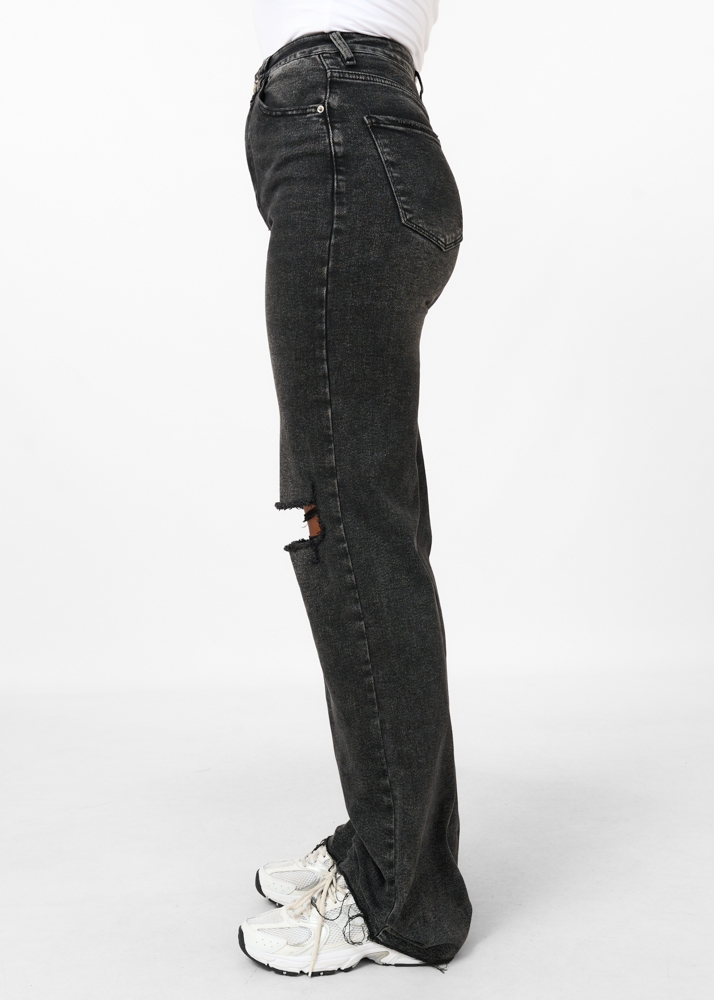 Straight leg destroyed stretch jeans