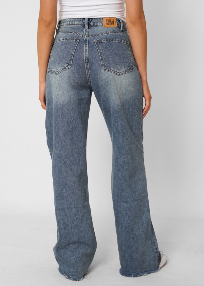 Straight leg vintage jeans