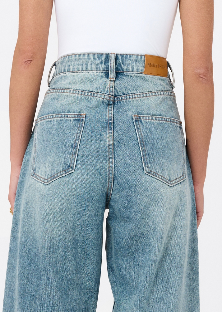 Wide leg classic jeans
