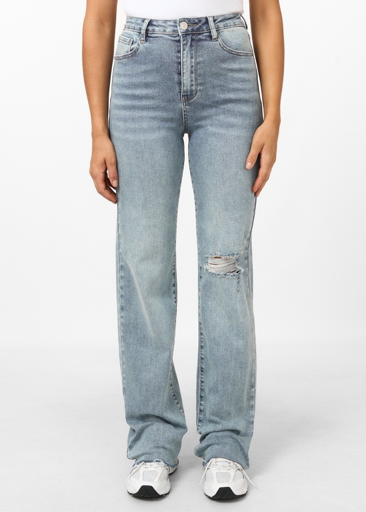 Straight leg destroyed stretch jeans