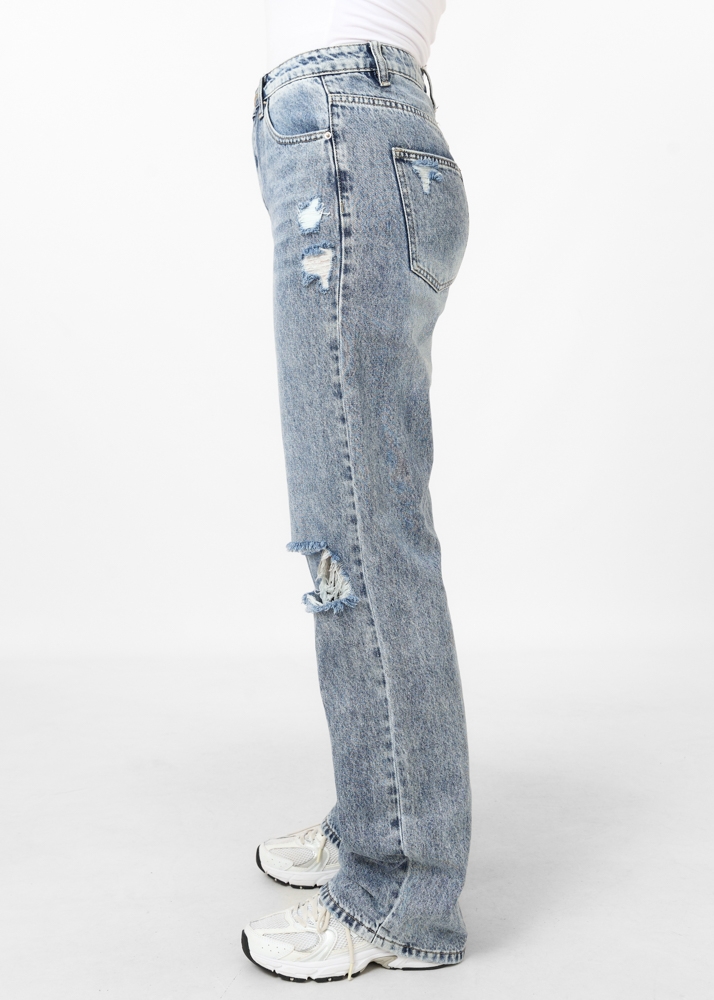 Straight leg 90’s jeans destroyed