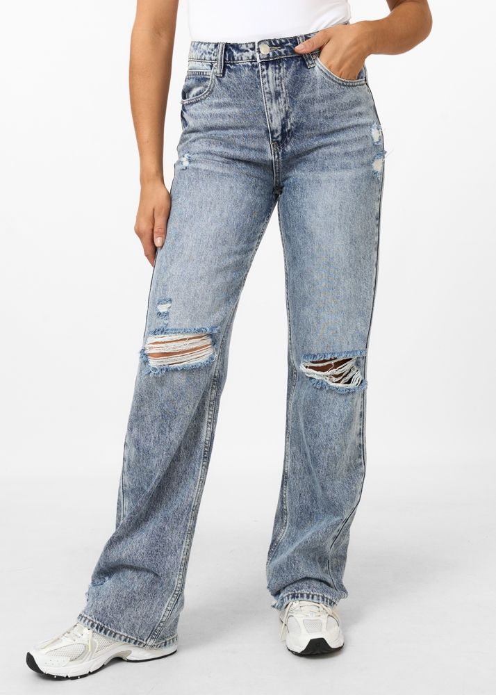 Straight leg 90’s jeans destroyed