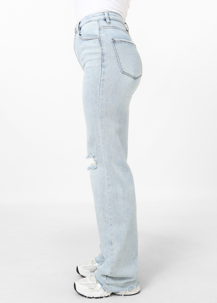 Straight leg destroyed stretch jeans